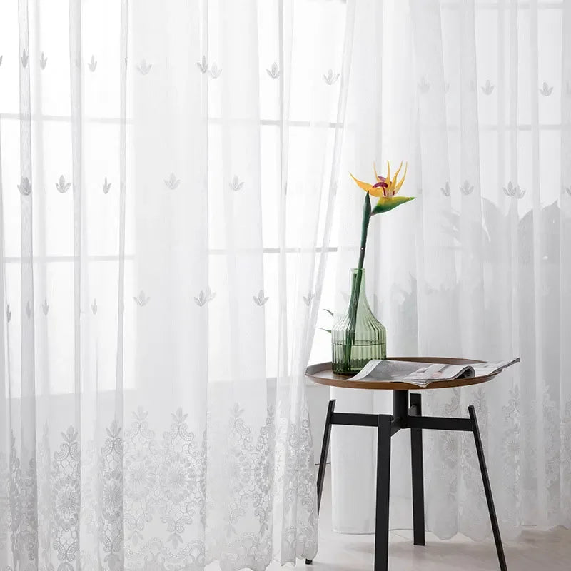 Cortina de Tule Branco com Bordado Floral para Sala e Quarto Laresia