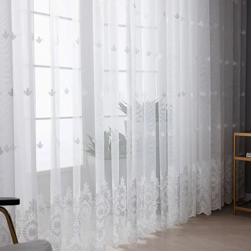 Cortina de Tule Branco com Bordado Floral para Sala e Quarto Laresia