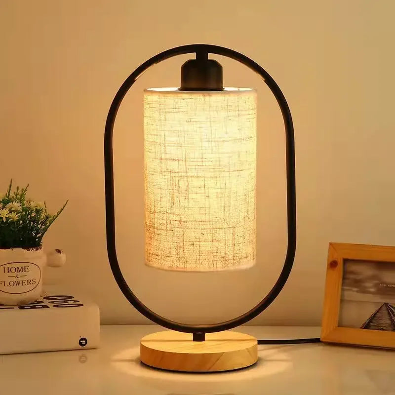 Luminária de Mesa de Madeira com Cúpula de Tecido para Sala Laresia