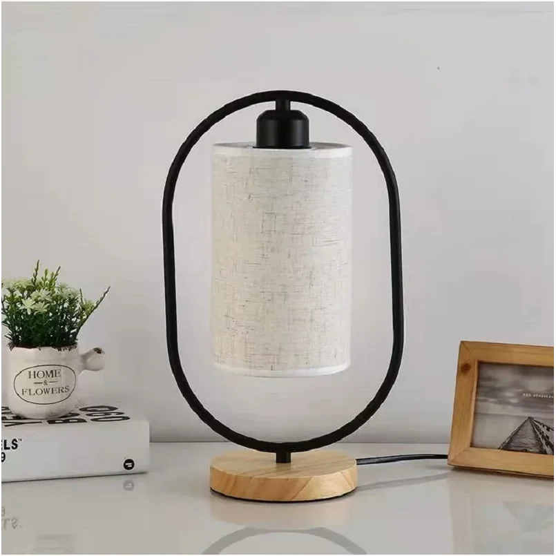 Luminária de Mesa de Madeira com Cúpula de Tecido para Sala Laresia