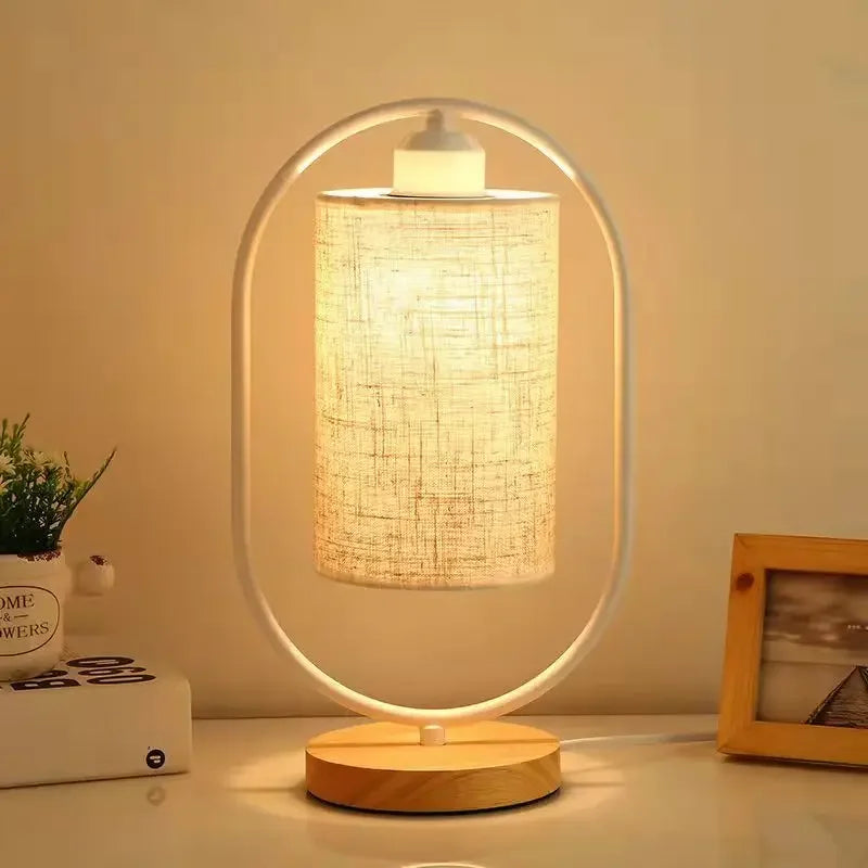 Luminária de Mesa de Madeira com Cúpula de Tecido para Sala Laresia