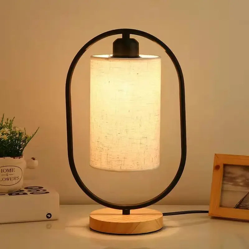Luminária de Mesa de Madeira com Cúpula de Tecido para Sala Laresia